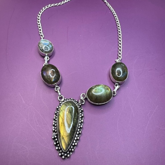 Gorgeous Sterling Silver and Labradorite Necklace - Picture 6 of 8
